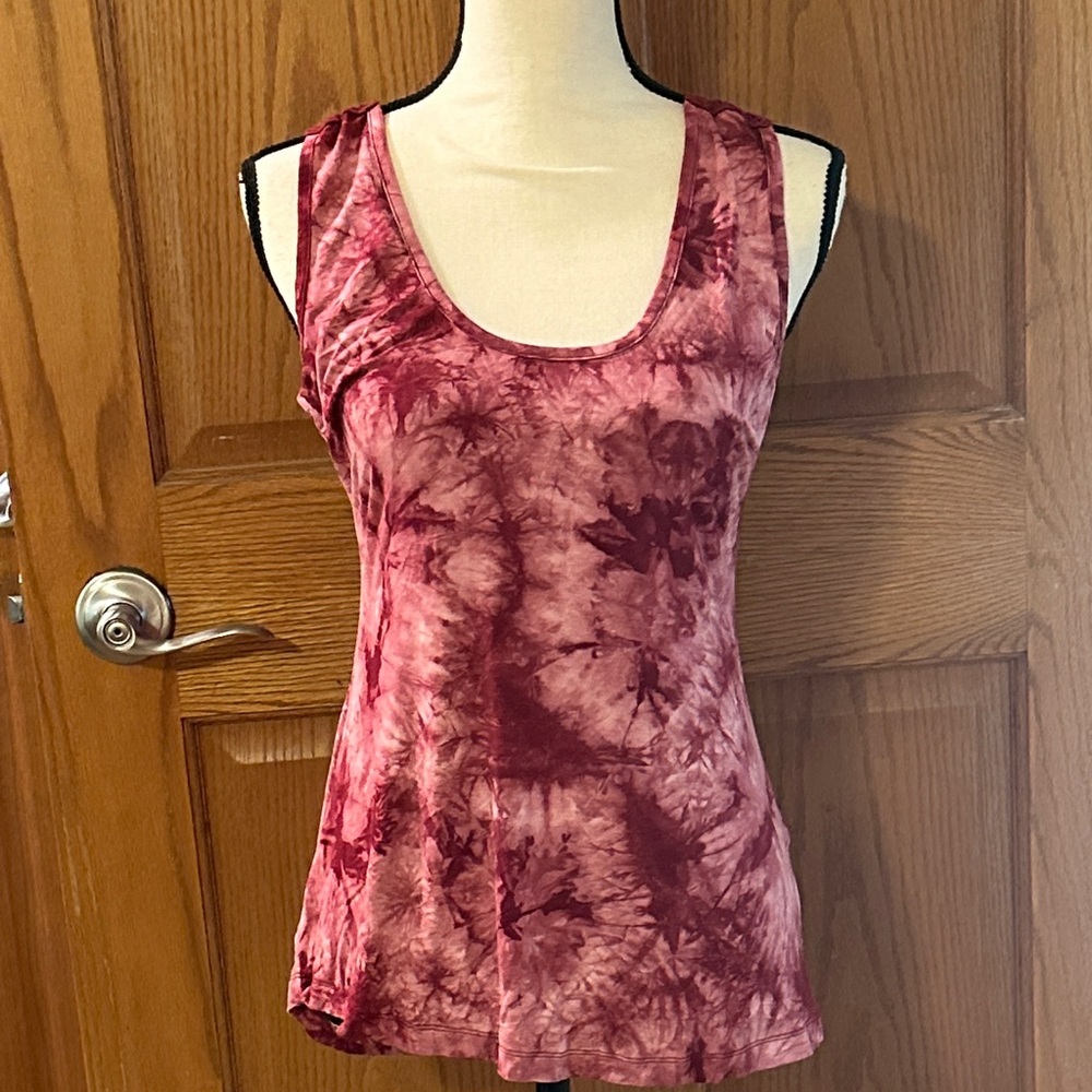 Women's Tie-Dye Tank Top - Burgundy and Pink with detailed back